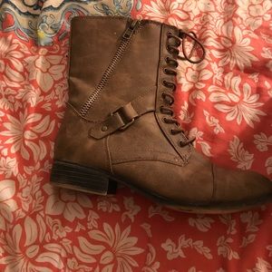 Moro boots